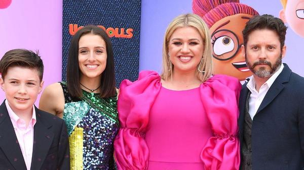 Kelly Clarkson’s Former Stepdaughter Marries In Beautiful Montana Ceremony