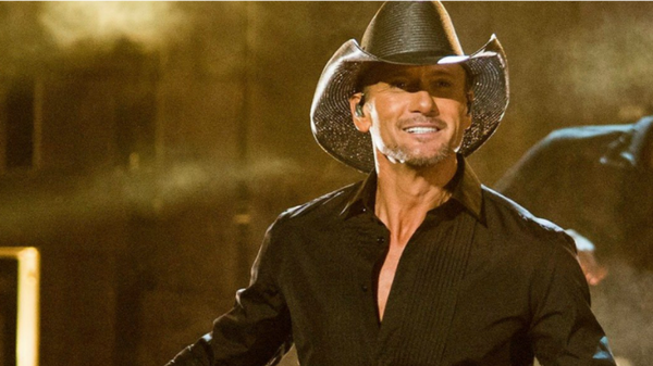 Tim McGraw Collapses On Stage Mid-Concert