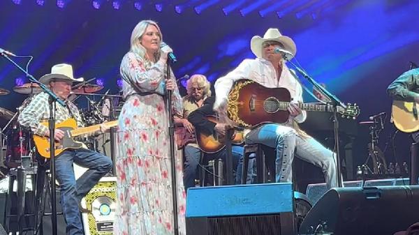 Alan Jackson’s Daughter Joins Him On Stage To Sing “You’ll Always Be My Baby”