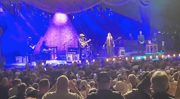 Chris Stapleton Kicks Rowdy Fan Out Of Concert
