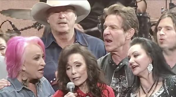 Re-Live Loretta Lynn’s Final Performance