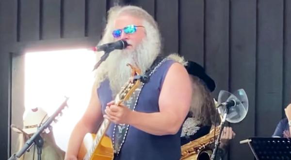 Jamey Johnson Pays Tribute To Dusty Hill By Playing ZZ Top's "La Grange"