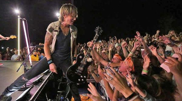 Keith Urban Invites Fan On Stage To Play His Guitar, And What Happens Next Will Blow Your MIND