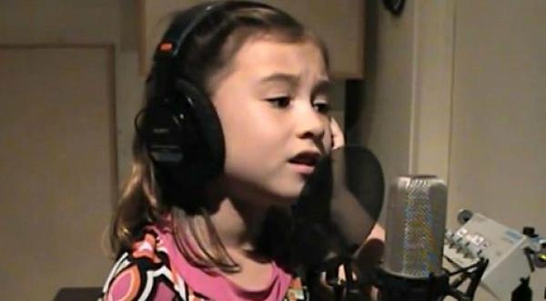 7-Year Old Sings Stunning Cover of Elvis Presley’s ‘Blue Christmas’