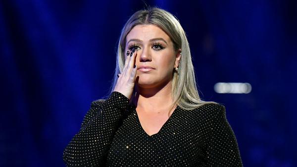 Kelly Clarkson Condemns 'Moment Of Silence' For School Shooting