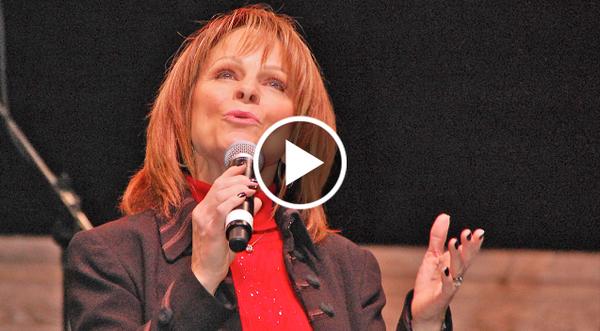 Susie McEntire Delivers Heartwarming Tribute To Late Father With 'Daddy's Hands'