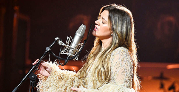 Kelly Clarkson Extends Las Vegas Residency