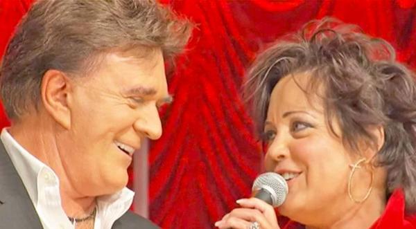 T. G. Sheppard & Kelly Lang Perform Romantic “Islands In The Stream” Duet That Will Melt Your Heart