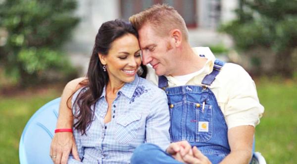 CAN'T MISS: Classic Country Stars To Honor Joey Feek Thanksgiving Day