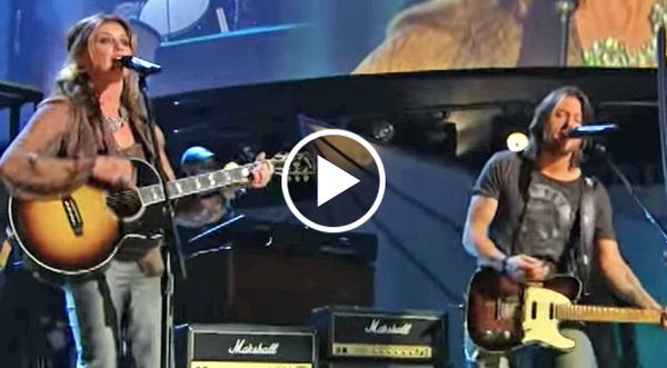 Keith Urban & Faith Hill Send Crowd To Its Feet With Out-Of-This-World Duet