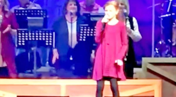 Ventriloquist Darci Lynne Farmer Drops Jaws Singing 'Blue Moon Of Kentucky'