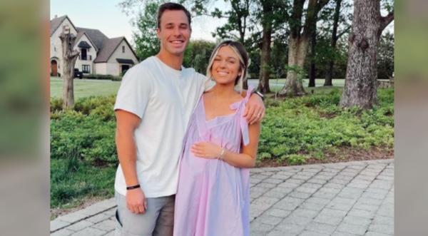 Sadie Robertson & Husband Welcome 1st Child