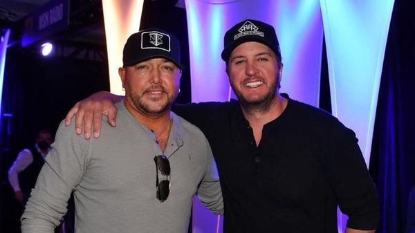No…Luke Bryan Didn’t Pull His Videos From CMT In Support Of Jason Aldean