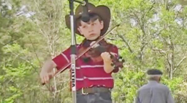 7-Year-Old Blows The Competition Out Of The Water With Jaw-Dropping Fiddle Performance