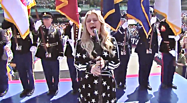 Kelly Clarkson Gives Spine-Tingling Anthem At Indy 500