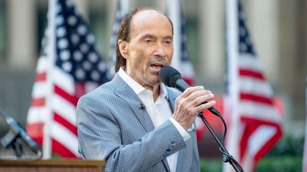 Lee Greenwood Announces Retirement