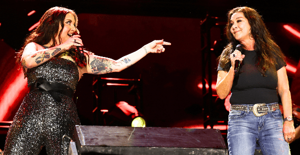Gretchen Wilson Joins Ashley McBryde For Surprise “Redneck Woman” Duet At CMA Fest