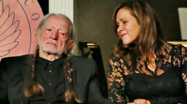 “Seven Spanish Angels” Tribute Brings Willie Nelson Close To Tears