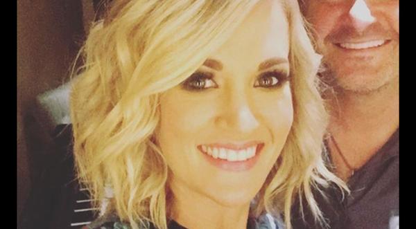 Carrie Underwood's Golden Globes Gown Gets Mixed Social Media Attention