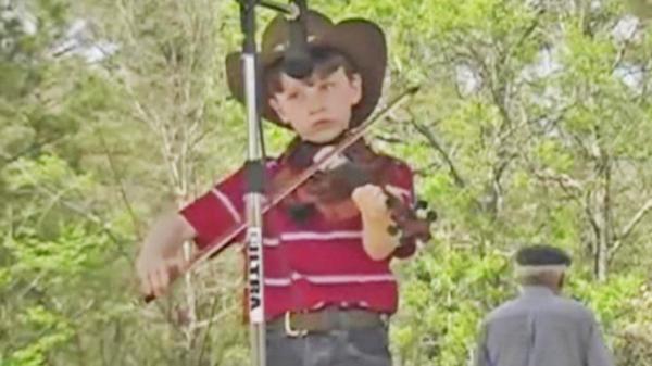 7-Year-Old Blows The Competition Out Of The Water With Jaw-Dropping Fiddle Performance