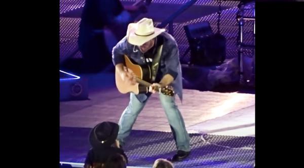 7-Year-Old Boy Sings Duet With Garth Brooks During Nashville Show