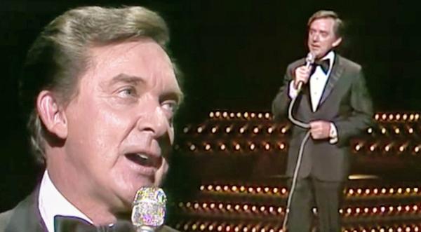 Ray Price Dazzles The Audience With Classy ‘For The Good Times’ Performance