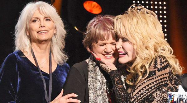 Linda Ronstadt Surprises Dolly With Rare Appearance For GRAMMYs Tribute