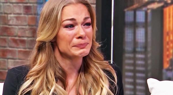 LeAnn Rimes Breaks Down In Tears Talking About Her Mom