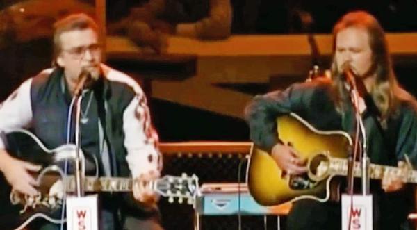 Waylon Jennings Sings ‘Where Corn Don’t Grow’ With Travis Tritt At The Opry