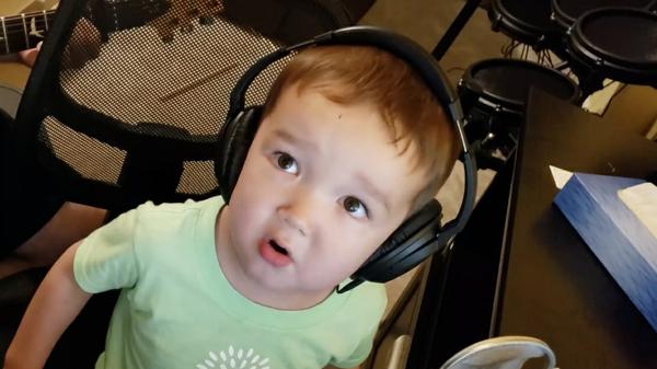 2-Year-Old Sing’s Elvis’ “Can’t Help Falling In Love,” Doesn’t Miss A Note