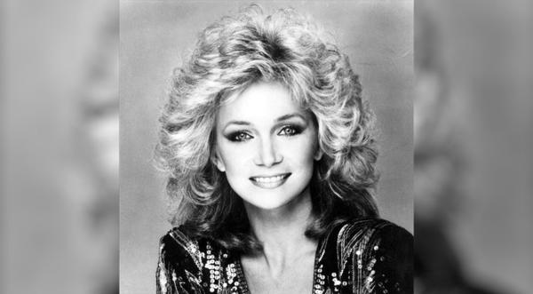 Barbara Mandrell Tells Story About Sharing A Bed With Patsy Cline