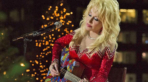 Dolly Parton Chills Rockefeller Center With Remarkable 'Christmas Of Many Colors'