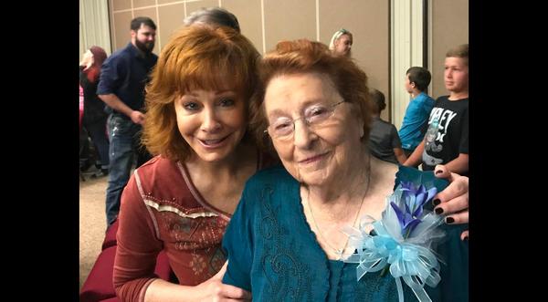 Reba McEntire Halts Mother’s Funeral Amid COVID-19 Outbreak