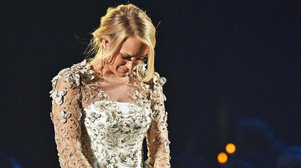 Carrie Underwood Breaks Down Crying During Heart-Melting Tribute To Vegas Victims