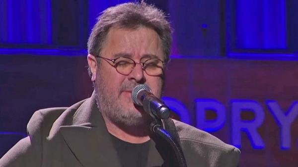 A Heartbroken Vince Gill Delivers Tribute To Glenn Frey With "Peaceful Easy Feeling"
