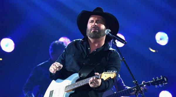 Garth Brooks Makes Confession Nobody Saw Coming Minutes After Winning CMA Entertainer Of The Year