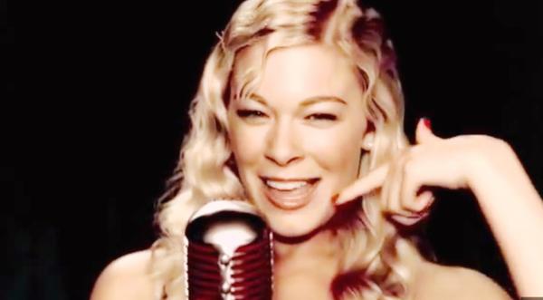 LeAnn Rimes Sings John Anderson’s ‘Swingin” From Woman’s Perspective