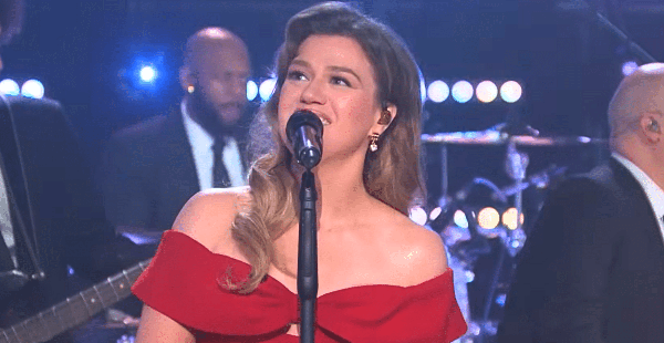 Kelly Clarkson Shows Her Christmas Spirit With a Cover of ‘Sleigh Ride’ By The Ronettes