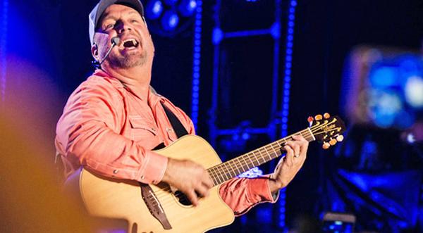 Garth Brooks Has Hysterical Response To Fan Requesting A Song By A Different Artist