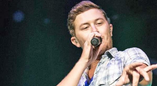 Scotty McCreery Performs ‘Hello Darlin” In Front Of Randy Travis