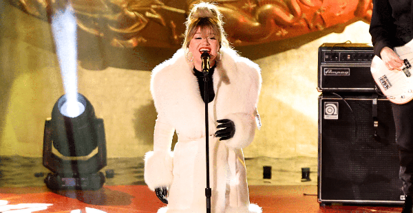 Kelly Clarkson To Return As Host of ‘Christmas At Rockefeller Center’