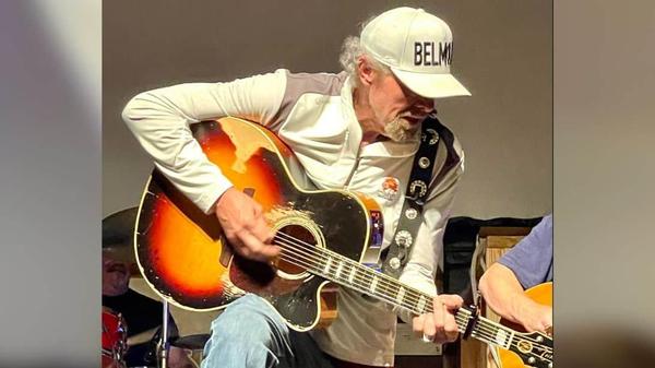 Toby Keith Sings “Made In America” At Surprise Weekend Concert