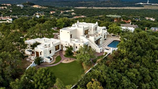 George Strait Quietly Puts Huge Mansion For Sale 