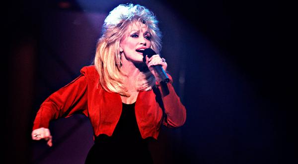 Dolly Parton Sings Unreleased Song She Wrote With Tammy Wynette, “Didn’t Hear The Thunder”
