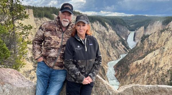 Reba McEntire & Boyfriend Rex Linn Visit Yellowstone