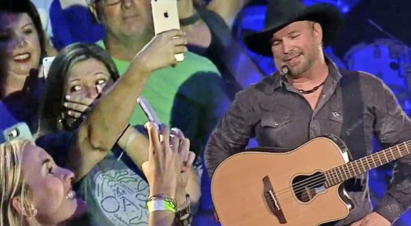 Garth Brooks Halts Concert After Noticing Fan’s Sign In Crowd