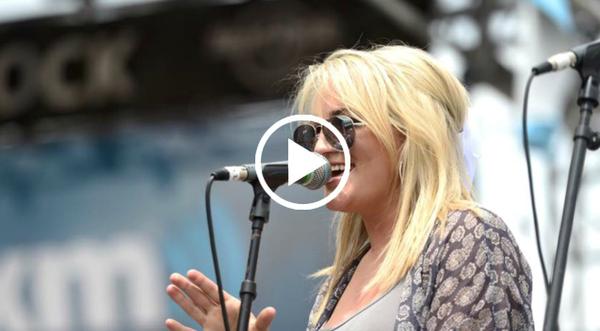 Country Singer Reveals Why She Left The Spotlight After Getting Pregnant At 16