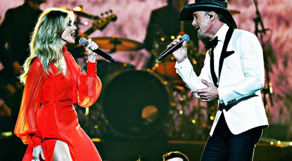 How Faith Hill's Leggy CMA Show Broke The Internet