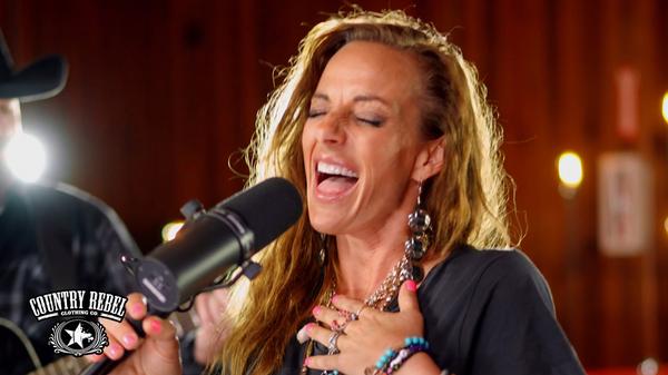 Loretta Lynn's Granddaughter Sings "Coal Miner's Daughter" In Stunning Tribute