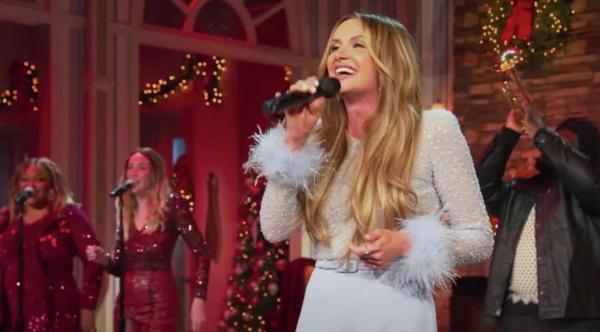 “Here Comes Santa Claus” Earns Cheerful Cover From Carly Pearce